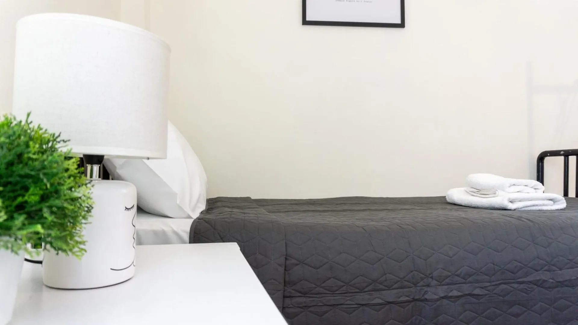 Spacious City Center Apartment By Renthub Heraklion